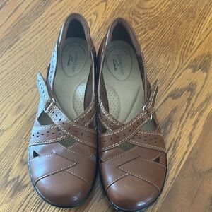 Clarks Brown Leather Flats Loafers with Classic Design